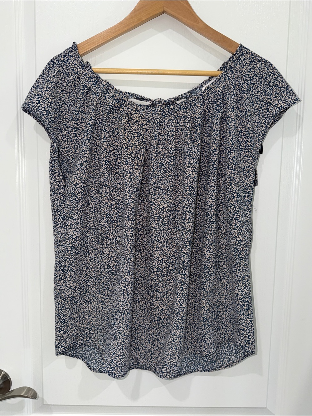 Lauren Conrad Women's Navy Blue Cap Sleeve Floral Blouse size medium tie back